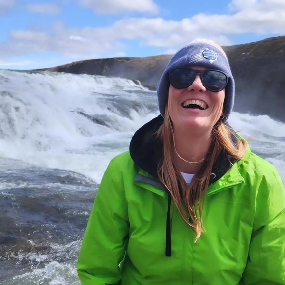 Meet your Posher, Amanda - Picture 2 of 3